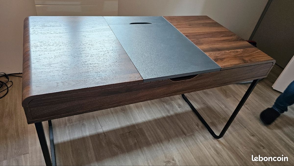 Bureau avec plateau coulissant (image 1)