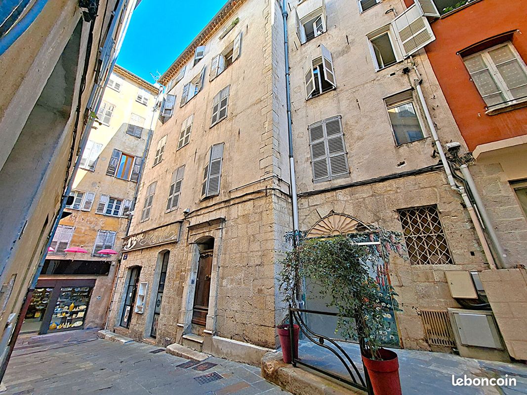 Appartement 7 pièces 152 m² · à Grasse · 152 m² · 425 000 €