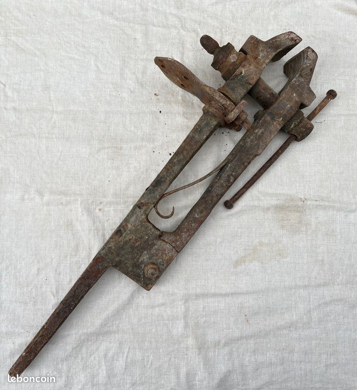 Étau ancien (image 2)
