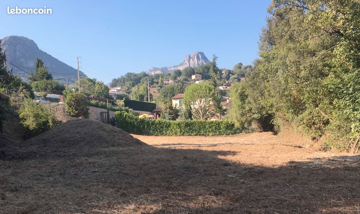 Vence beau terrain avec permis de construire (image 2)