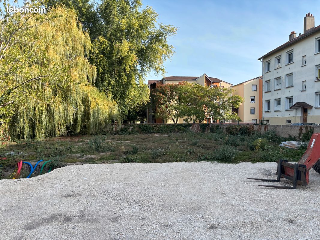 Terrain constructible · à Saint-Marcel · 23 500 €