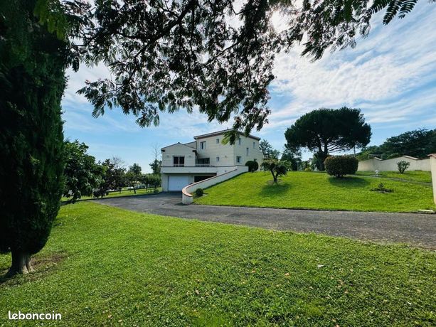 Maison 8 pièces 242 m²