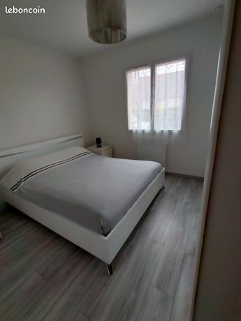 Chambre meublée