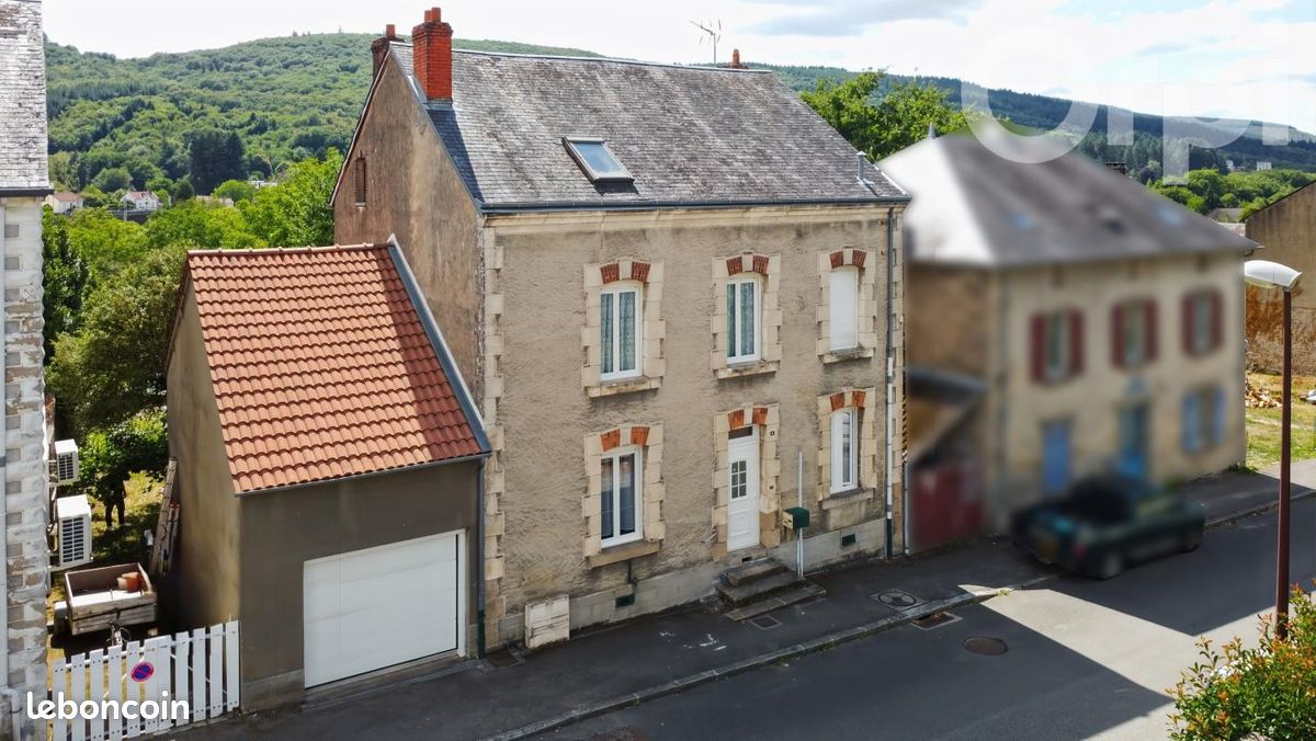Maison 4 pièces 144 m² · à Saint-Sulpice-Laurière · 144 m² · 130 000 €
