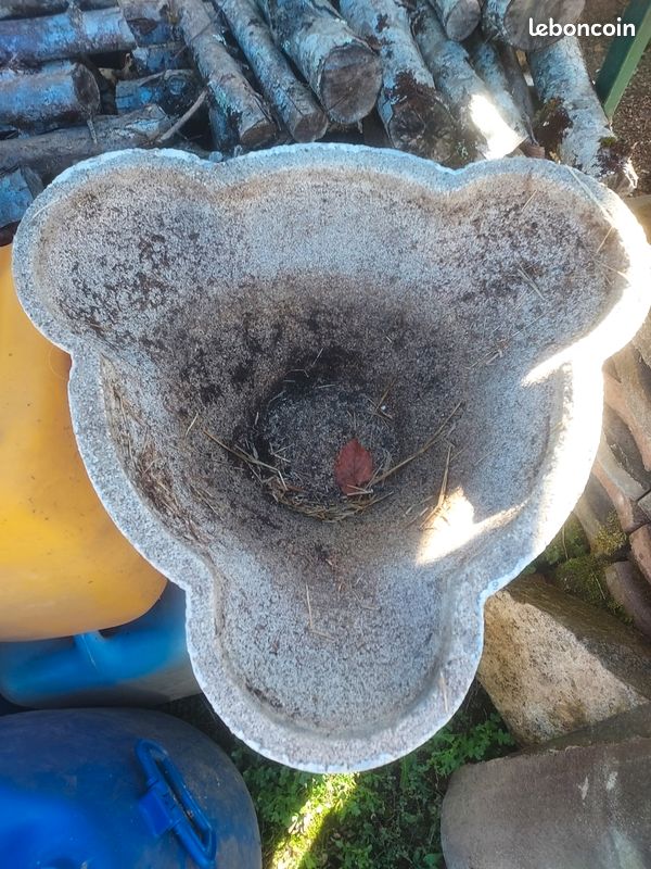 Vasque ou pot de fleurs (image 2)