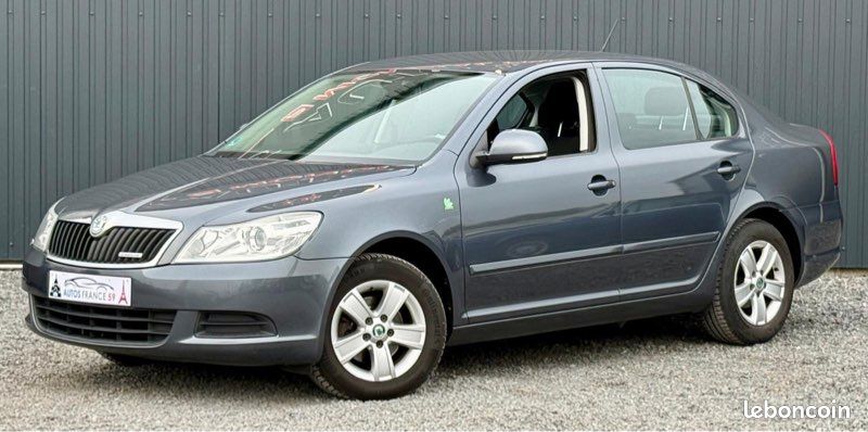 Skoda Octavia/1,6tdi 105cv/année 2012/228000kms/1eremain/Carnet entretien complet/ trés propre (image 1)