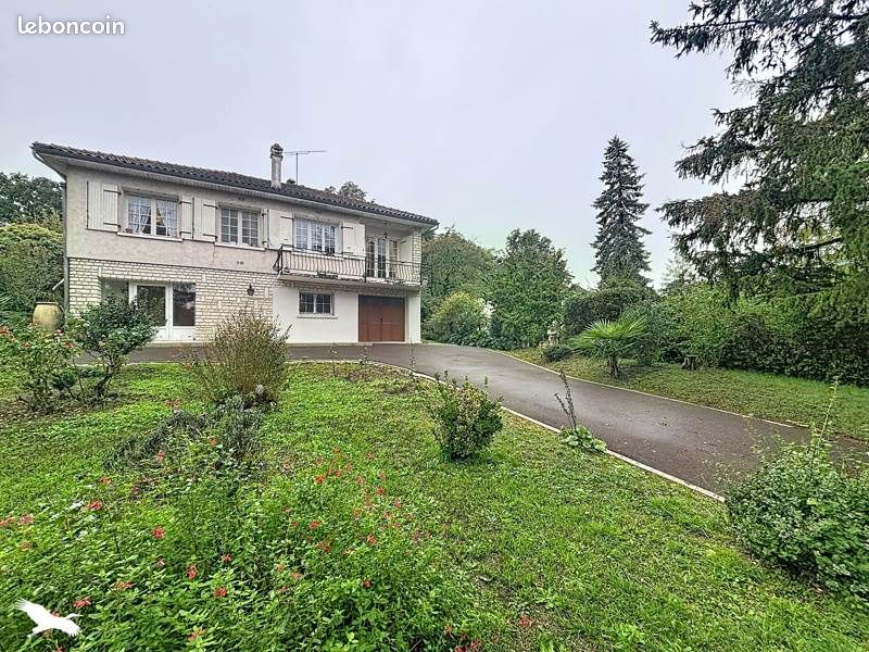 Maison 6 pièces 125 m² · à Aigre · 125 m² · 109 999 €