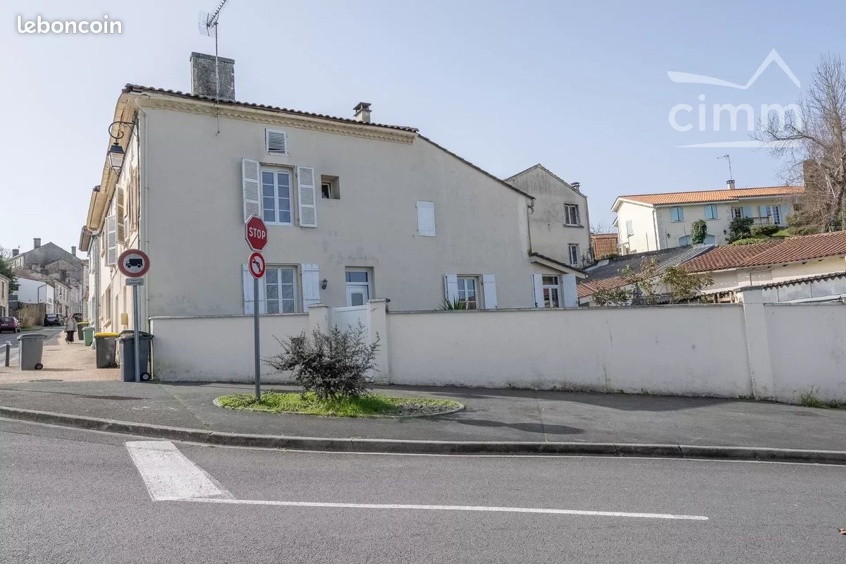Maison 8 pièces 164 m² · à Montendre · 164 m² · 240 000 €