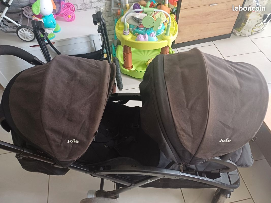 Poussette double joie Équipement bébé