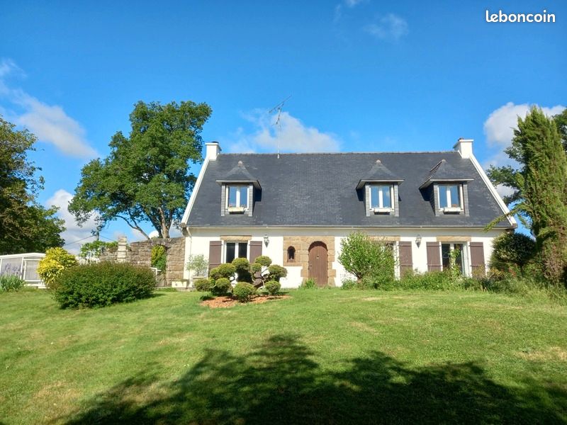 Maison 10 pièces 200 m² · à Montigné-le-Brillant · 200 m² · 364 000 €
