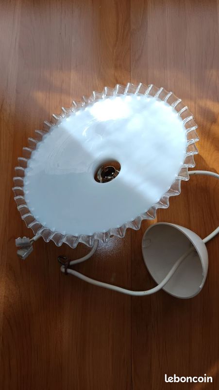 Lampe suspension blanche opaline design vintage abat-jour plissé bon état (image 5)