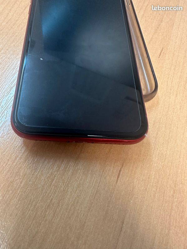 IPhone 11 rouge (image 4)