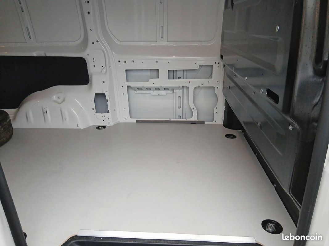 Citroen jumpy fgn xl bluehdi 145 s&s bvm6 driver (image 10)