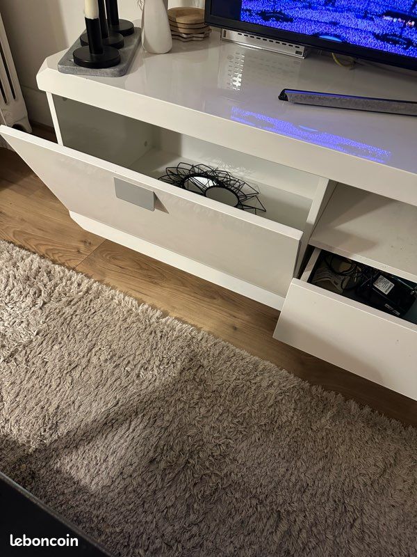 Meuble TV blanc laqué – design moderne – très bon état (image 3)