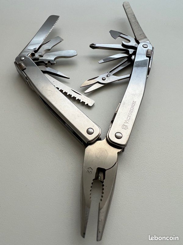 Victorinox Swiss Tools, outil multifonctions (image 1)