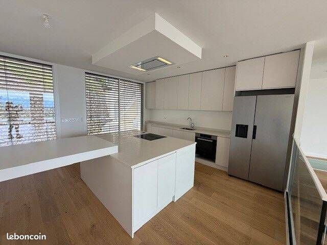 Appartement 5 pièces 160 m² · à Divonne-les-Bains · 160 m² · 3 450 €