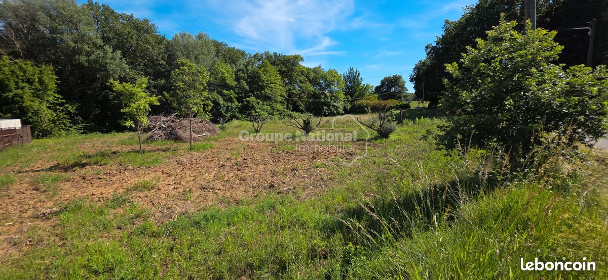 Terrain 1199 m² · à Saint-Marcel-de-Careiret · 1 199 m² · 85 000 €
