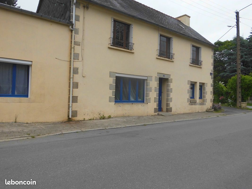 Maison 6 pièces 163 m² · à Callac · 163 m² · 85 000 €