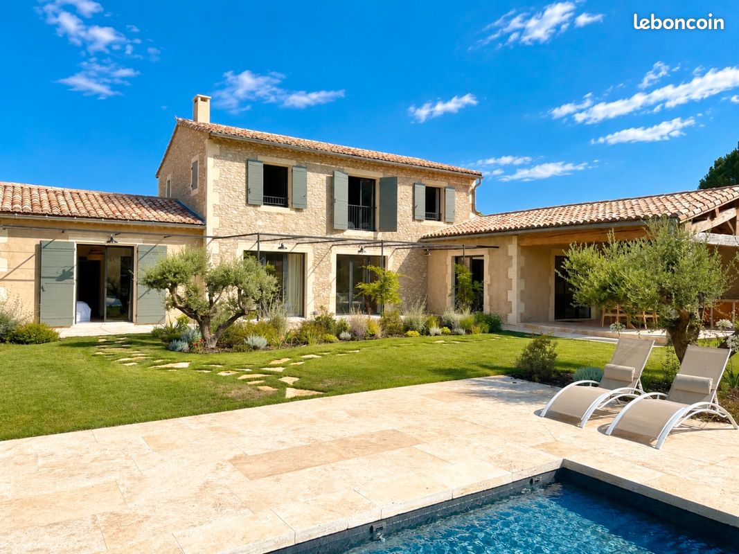 Maison 6 pièces 228 m² · à Bonnieux · 228 m² · 2 350 000 €