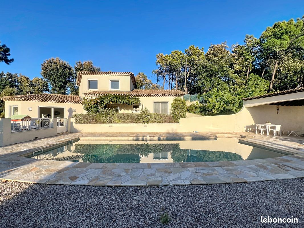 Maison 5 pièces 200 m² · à Les Adrets-de-l'Estérel · 200 m² · 880 000 €