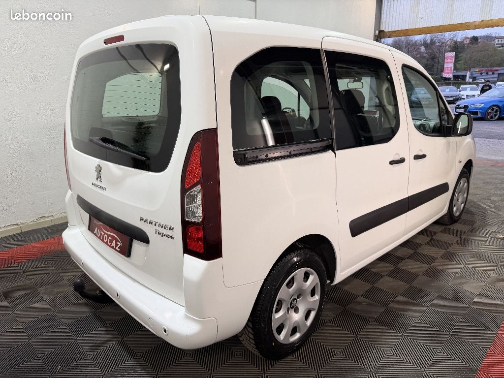 Peugeot Partner Tepee 1.6 BlueHDi 100ch BVM5 Style +ATTELAGE (image 8)
