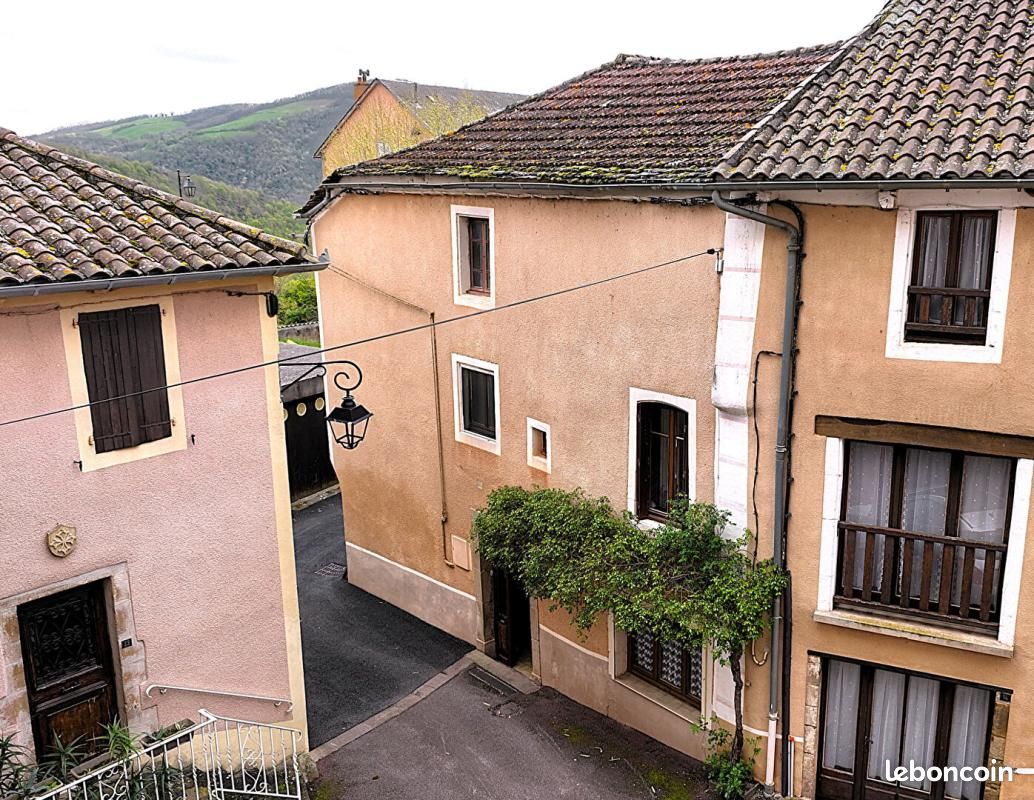 Maison 6 pièces 235 m² · à Broquiès · 235 m² · 59 000 €