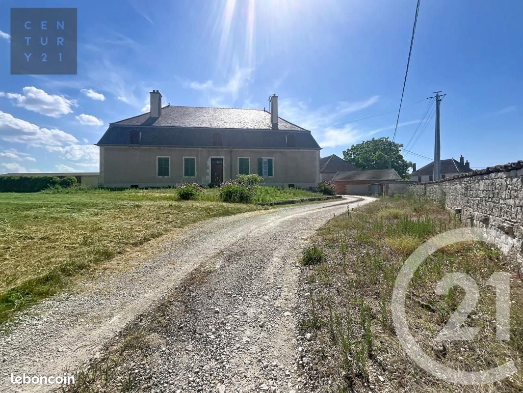 Maison 6 pièces 175 m² · à Bertignolles · 175 m² · 165 000 €