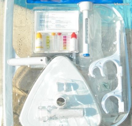 Kit d'accessoires nettoyage piscine , trousse d'analyse , thermomètre NEUF (image 1)