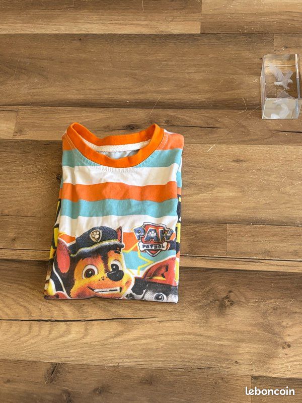 Je vend un tee shirt garcon enfant pas taille marquer mais je sais c est du 8 ans très bon état (image 4)
