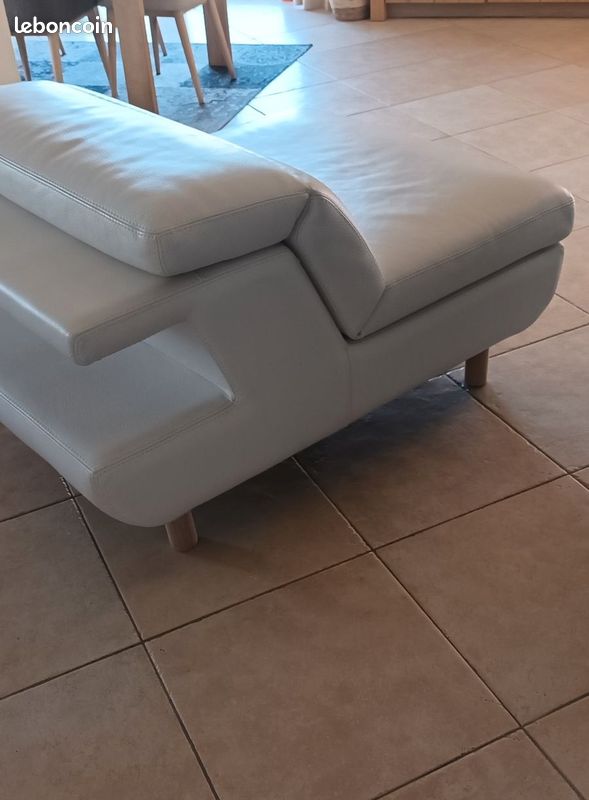 Lot De 2 Fauteuils Roche Bobois – Beige – Bois Massif & Cuir – Modèle Fleuri