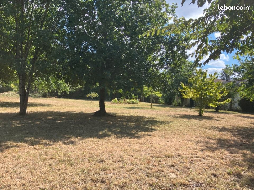 Terrain 900 m² Chaniers · 50 000 €