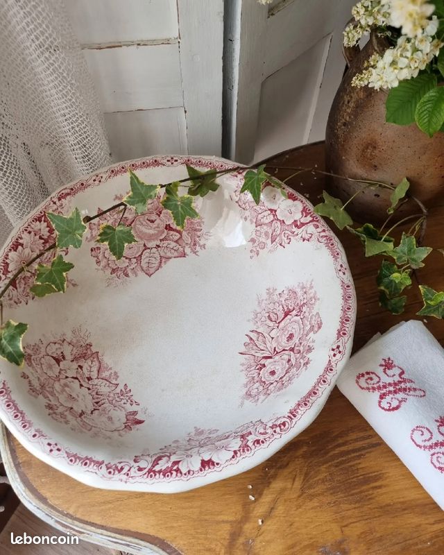 Ancien Saladier Terre de fer aux tonalités framboise et décor floral (image 5)