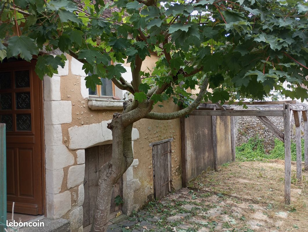 Maison 2 pièces 76 m² · à René · 76 m² · 49 000 €
