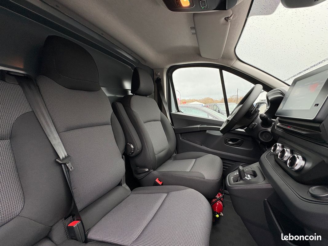 Renault TRAFIC Van L1H1 ADVANCE 3T blue dci 150ch AUTO 9 - KIT BOIS COMPLET COMPRIS - PRET A PARTIR (image 6)