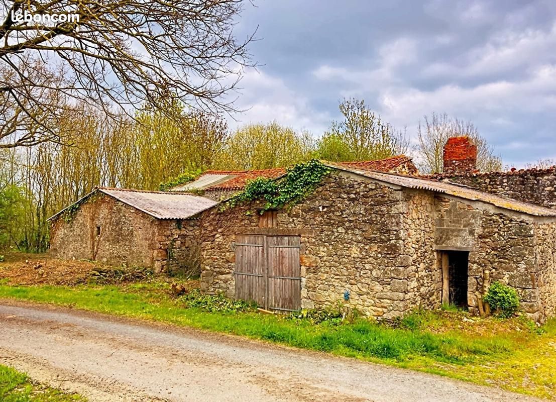 Maison 3 pièces 2018 m² · à Les Lucs-sur-Boulogne · 2 018 m² · 45 000 €