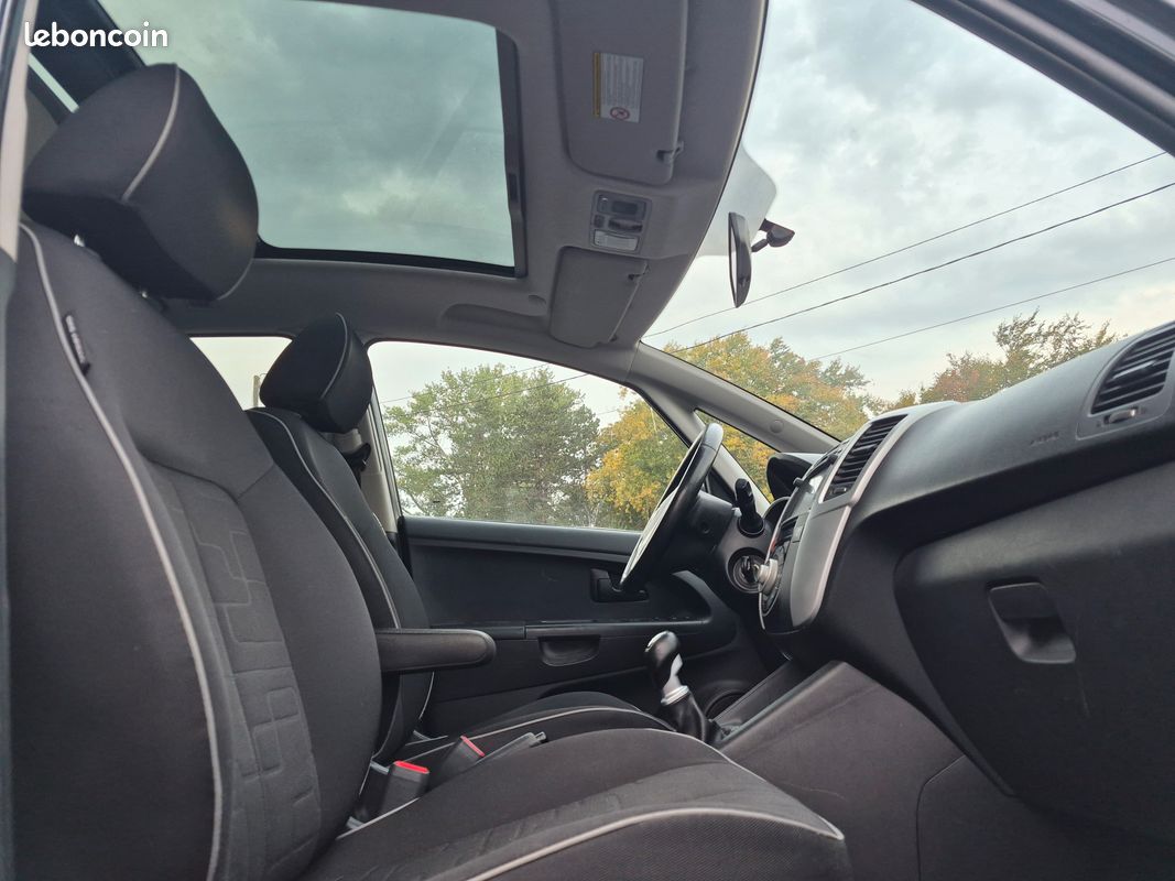 Kia venga Diesel 90ch gps / toit panoramique finition evoque garantie 6 mois (image 9)