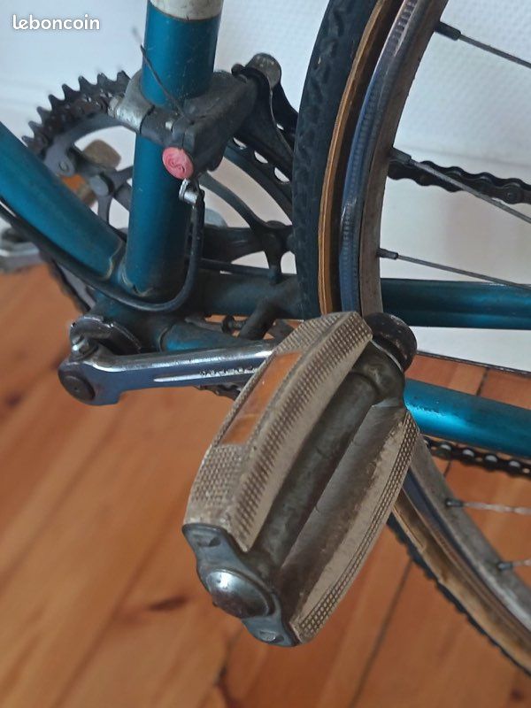 Insigne De Tête De Vélo Vintage Cycles SERRUS - France - Métal émaillé