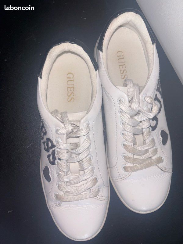 Chaussures / Baskets Guess de ville (image 2)