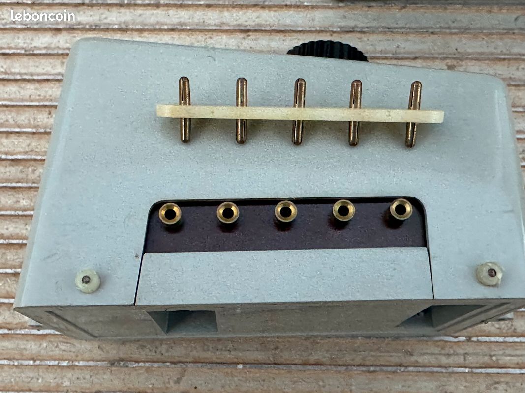 Hornby - R7337 - Transformateur 15 V 4 à Royaume-Uni Plus Adaptateur d'alimentation 15 V, Accessoires pour Rails et Trains de Calibre 00, Compatible avec Certains Modèles de Trains