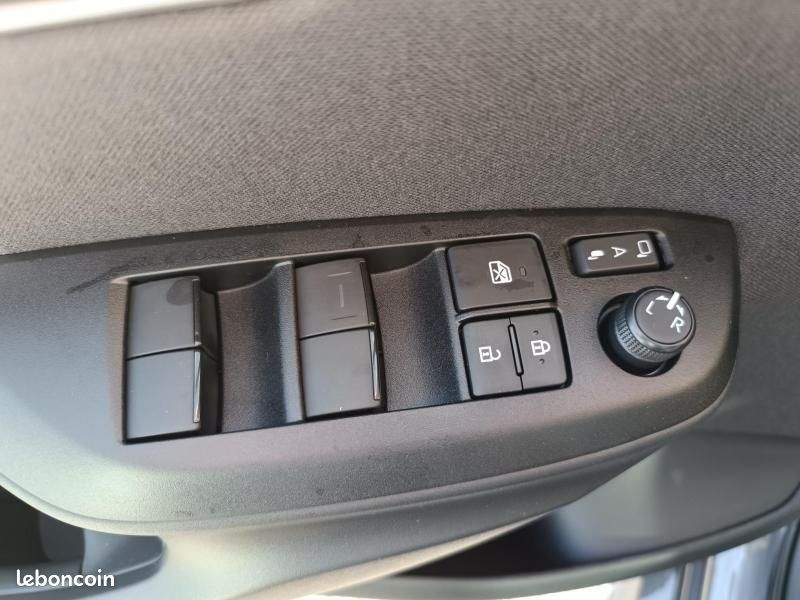 Toyota Yaris 116h Design 5p MY25 (image 16)