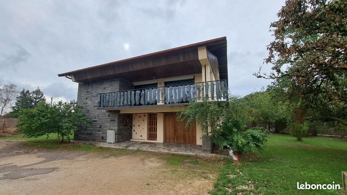 Maison 8 pièces 221 m² · à Jussey · 221 m² · 180 000 €