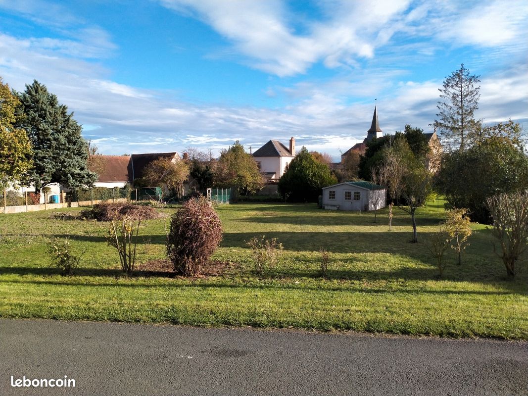 Terrain à bâtir 1100 m2 · à Poisieux · 18 900 €