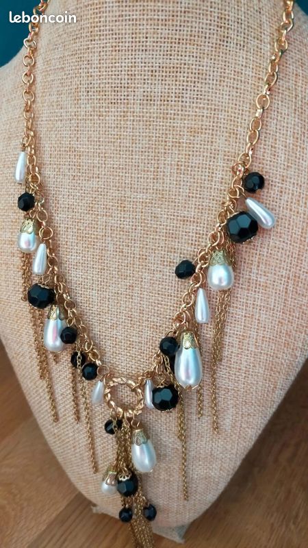 Grande Broche Vintage Dorée Avec Demi-Perles Nacrées Et Pampilles - État Impeccable