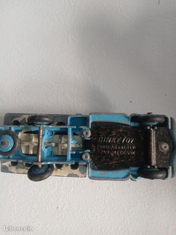 Dinky Toys F n° 25O camion laitier Studebaker Nestlé