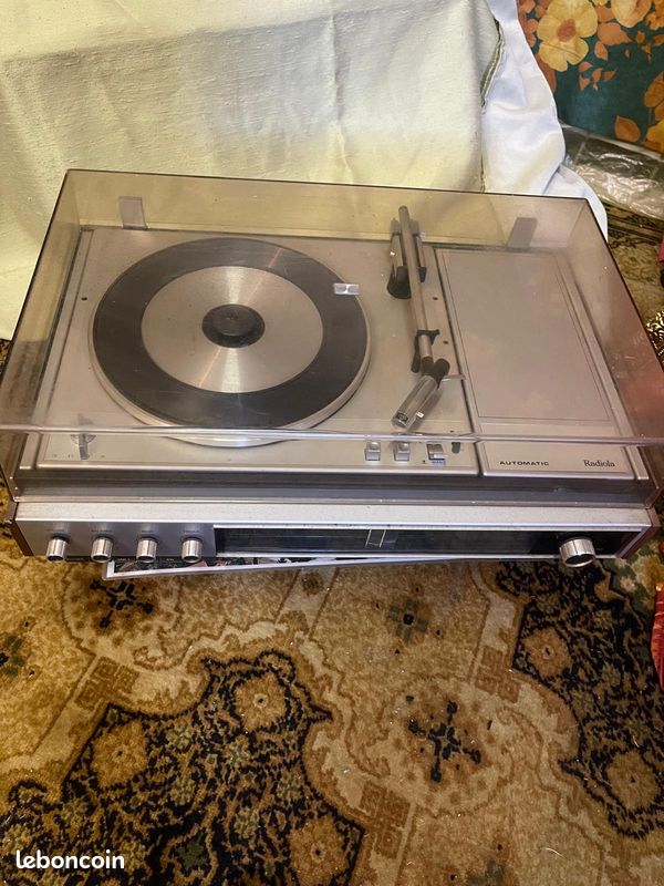 Combiné hifi vintage Tourne-disque / Radio Radiola Automatic (image 1)