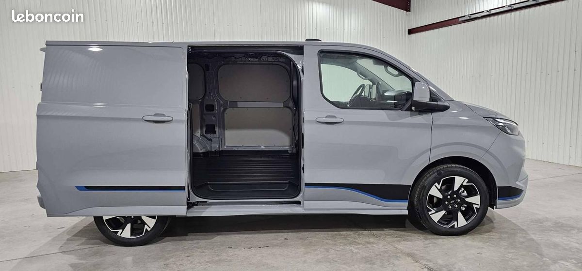 Ford Transit Custom FOURGON 320 L1H1 2.0 ECOBLUE 170 CH BVA8 SPORT (image 15)