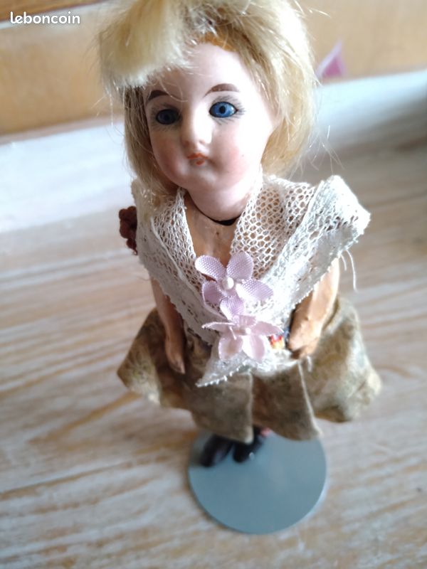 TRÈS JOLIE PETITE POUPÉE ANCIENNE MIGNONNETTE TOUT