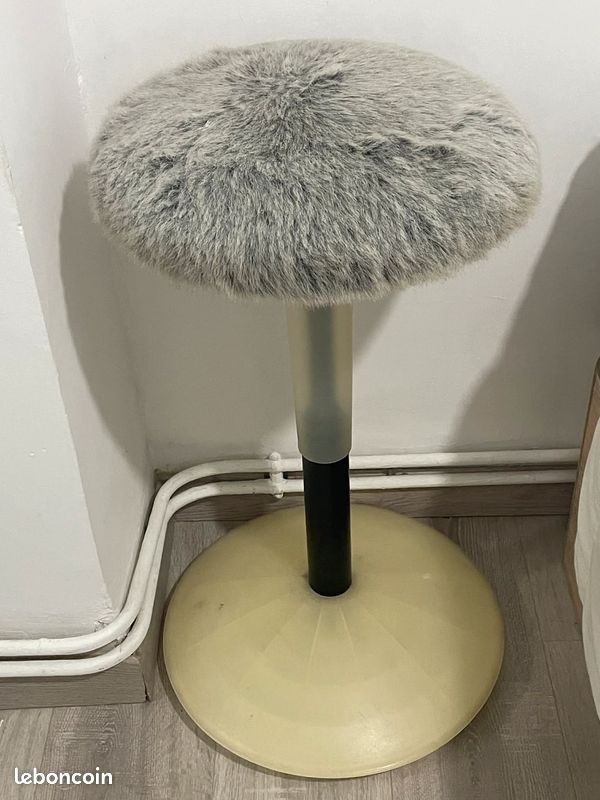 Tabouret fourrure pivotant