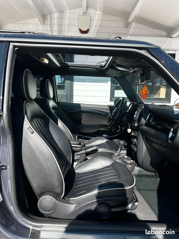 MINI Mini 2.0 D 143ch Pack Red Hot Chili - 2012 - 132 000 km - Toit Ouvrant - Harman Kardon - Sieges Chauffant (image 12)