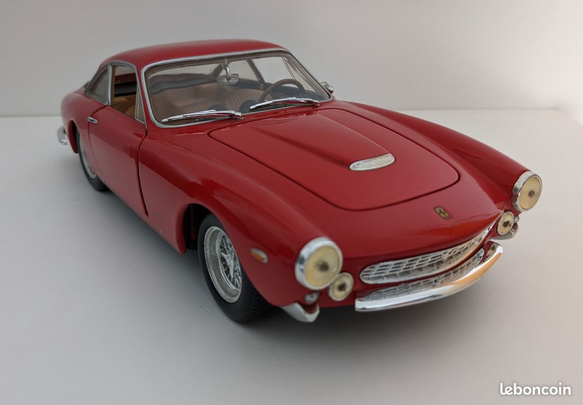 Hot Wheels Ferrari 250 GT Berlinetta 1/18 – Rouge, Métal, Boîte Usée